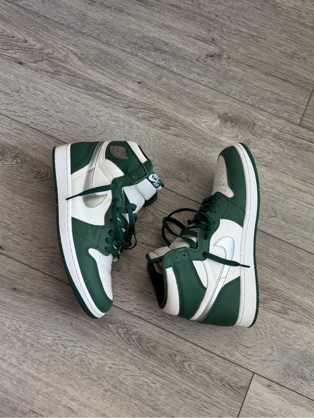Nike Men’s Retro Air Jordan 1s Pine Green - Picture 2 of 6